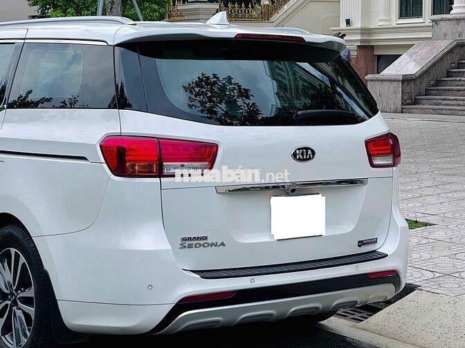 Kia Sedona 2018 xăng, xe đẹp full LS, có bảo hành