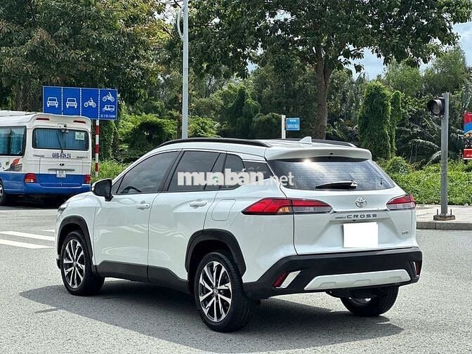 Toyota Corolla Cross 2021 1.8V lướt, có vay NH 70%
