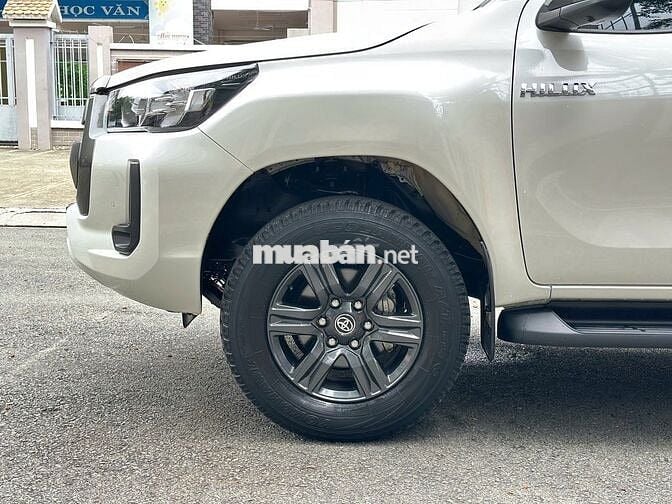 Toyota Hilux 2021 4x2 AT, full lịch sử, vay 70%