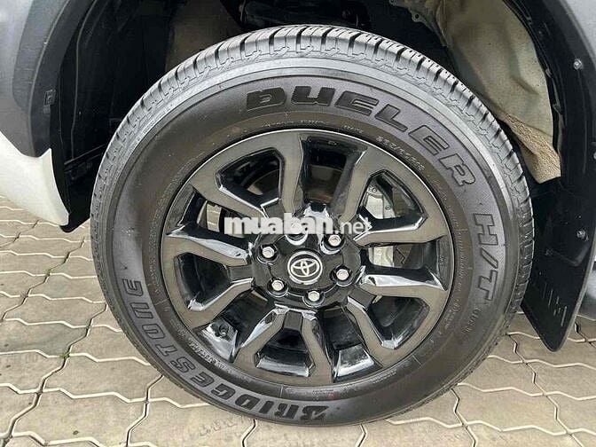 Toyota Hilux 2024 Adventure 2.8L 4x4 AT - 15000 km