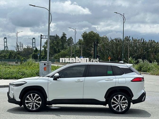 Toyota Corolla Cross 2021 1.8V lướt, có vay NH 70%