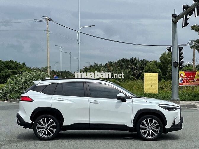 Toyota Corolla Cross 2021 1.8V lướt, có vay NH 70%