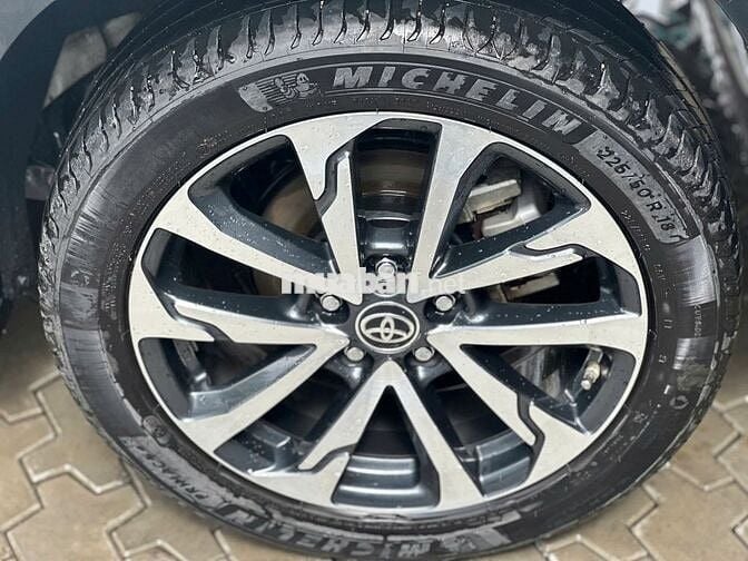 Toyota Corolla Cross 2021 1.8V lướt, có vay NH 70%