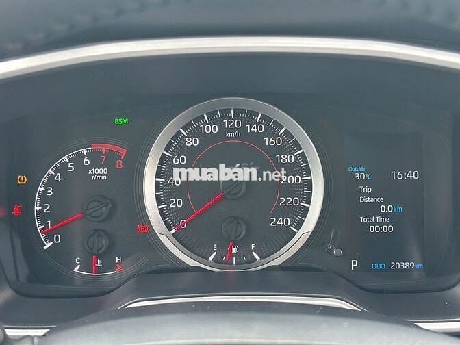 Toyota Corolla Cross 2021 1.8V lướt, có vay NH 70%