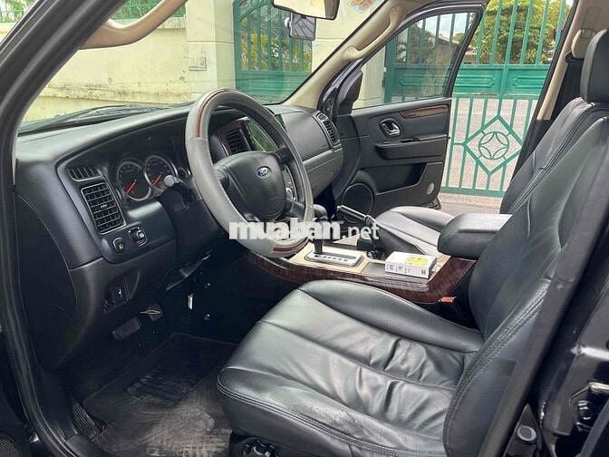 Hãng xe bán FORD ESCAPE XLT 4x4 2012