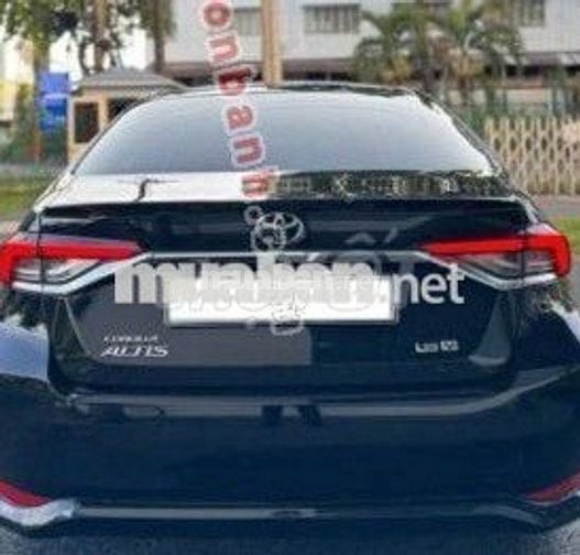 Toyota Altis 1.8V màu đen-2022 nhập Thái