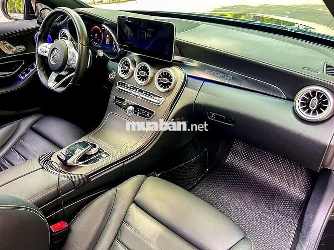 Mercedes Benz C300 AMG 2019 Full Option