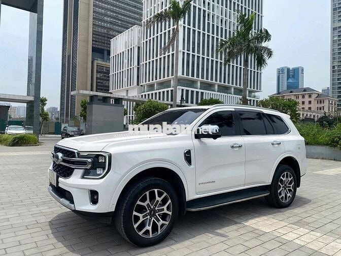 Ford Everest Titanium 4x4 sx 2023 màu trắng