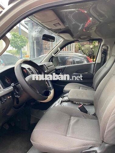 Toyota Hiace 2011 Máy Dầu 2.5 - 220000 km