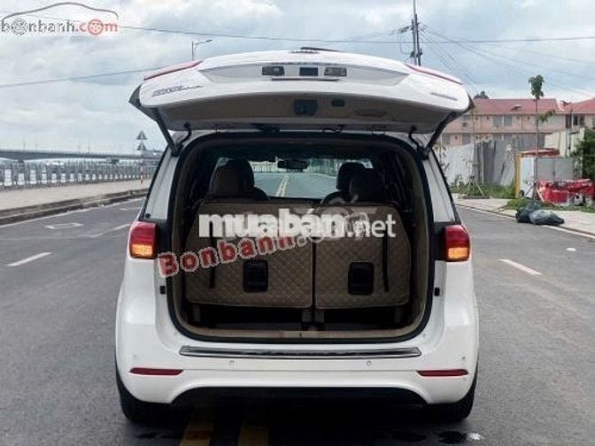 Sedona 7 chỗ máy dầu màu trắng odo 115.000 km