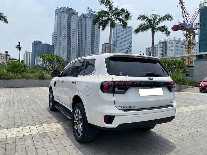 Ford Everest Titanium 4x4 sx 2023 màu trắng