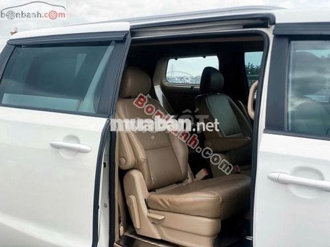 Sedona 7 chỗ máy dầu màu trắng odo 115.000 km