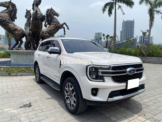 Ford Everest Titanium 4x4 sx 2023 màu trắng