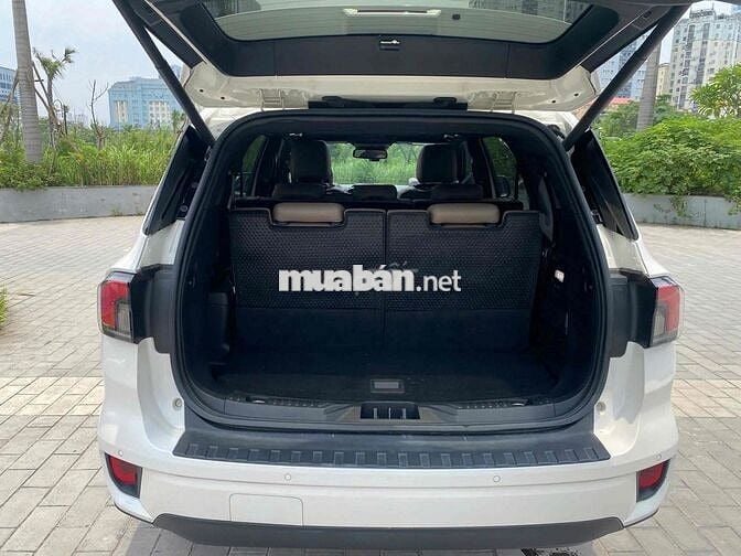 Ford Everest Titanium 4x4 sx 2023 màu trắng