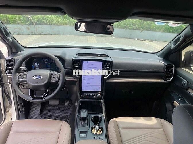 Ford Everest Titanium 4x4 sx 2023 màu trắng