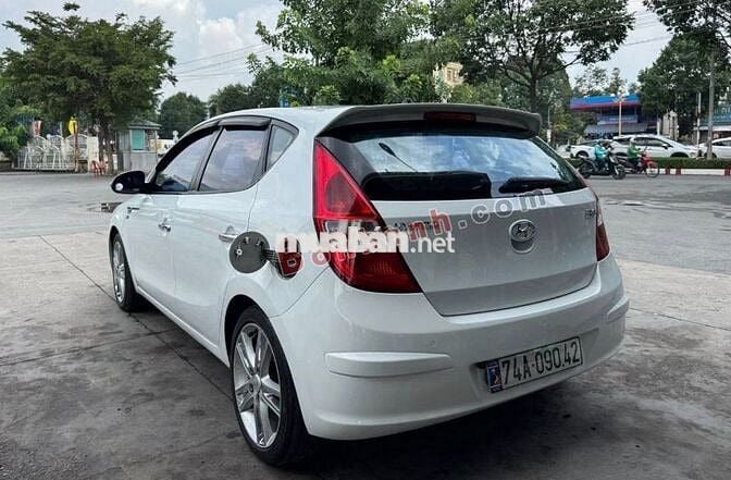 Hyundai i30 CW 1.6 AT 2009 - Màu Trắng