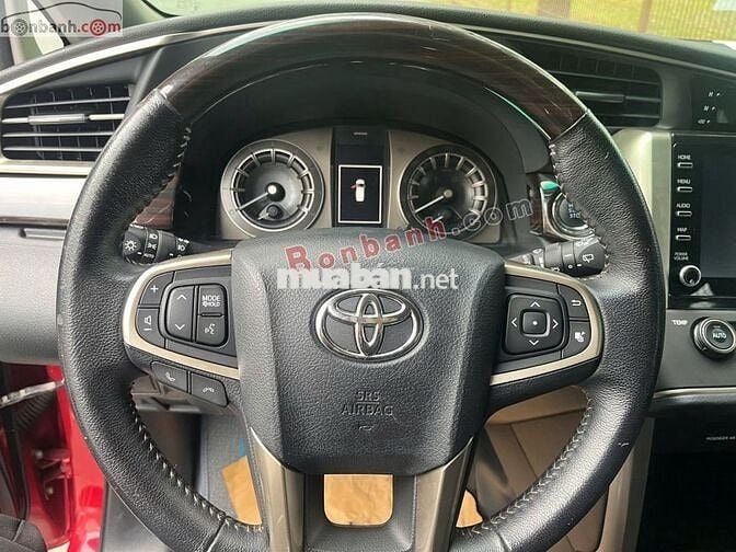 Toyota Innova Venturer 2.0 AT 2021 - 700 Triệu