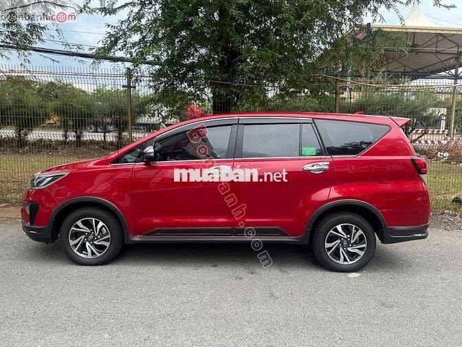 Toyota Innova Venturer 2.0 AT 2021 - 700 Triệu
