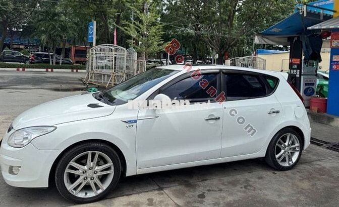Hyundai i30 CW 1.6 AT 2009 - Màu Trắng