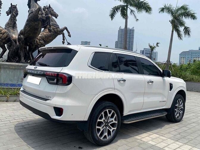 Ford Everest Titanium 4x4 sx 2023 màu trắng