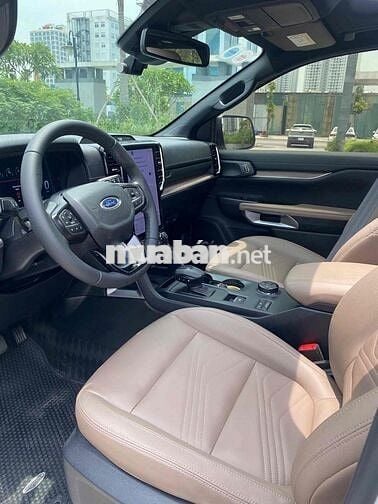 Ford Everest Titanium 4x4 sx 2023 màu trắng