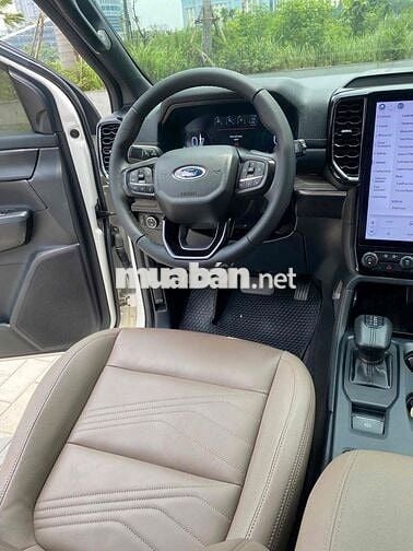 Ford Everest Titanium 4x4 sx 2023 màu trắng
