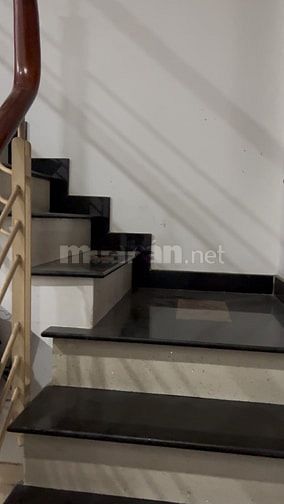 Cho thuê nhà 120m2 ( 5.5 x 22m ) sân 4m , 1 trệt 1 lầu 4PN / 2WC