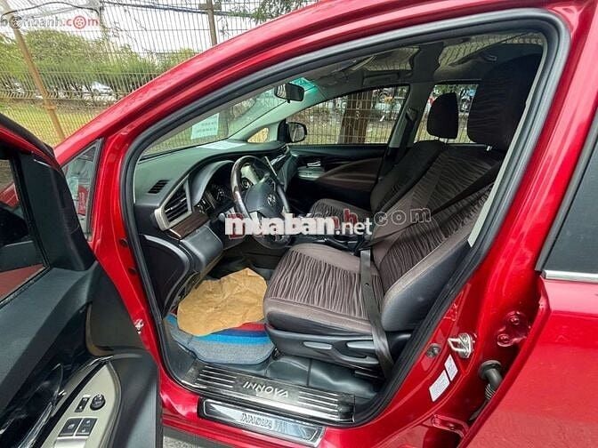 Toyota Innova Venturer 2.0 AT 2021 - 700 Triệu