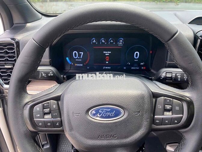 Ford Everest Titanium 4x4 sx 2023 màu trắng