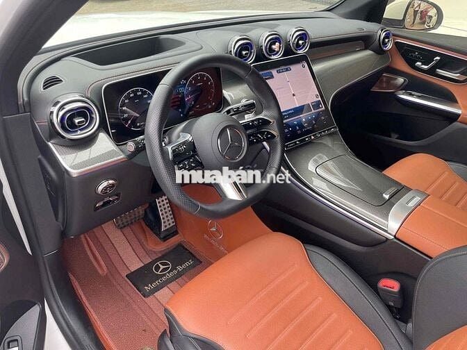 Mercedes Benz GLC Class 2025 - 12000 km