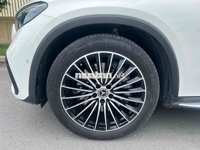 Mercedes Benz GLC Class 2025 - 12000 km