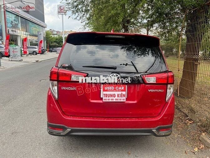 Toyota Innova Venturer 2.0 AT 2021 - 700 Triệu