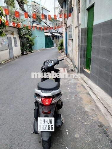 Cần bán xe chính hãng vespa 50 bstp mới 99%.