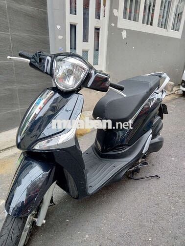 Cần bán xe chính hãng vespa 50 bstp mới 99%.