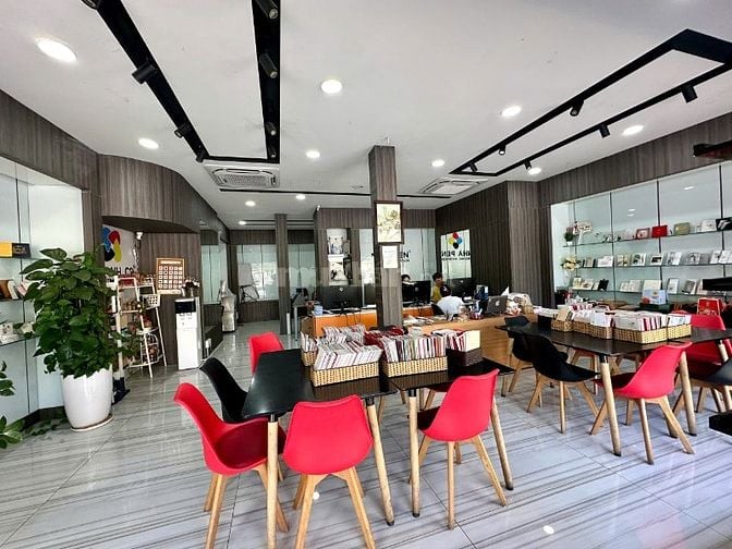 Cho thuê nguyên căn mặt tiền đường Hồ Văn Huê, Phường Đức Nhuận, TPHCM
