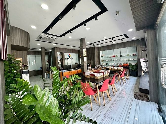 Cho thuê nguyên căn mặt tiền đường Hồ Văn Huê, Phường Đức Nhuận, TPHCM