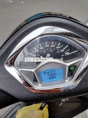 Cần bán xe chính hãng vespa 50 bstp mới 99%.
