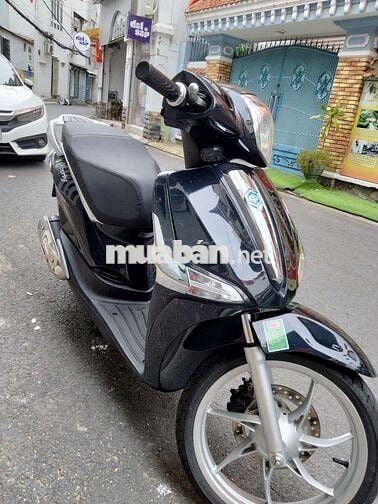 Cần bán xe chính hãng vespa 50 bstp mới 99%.
