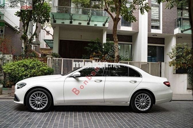 E200 Exclusive 2022 cực mới