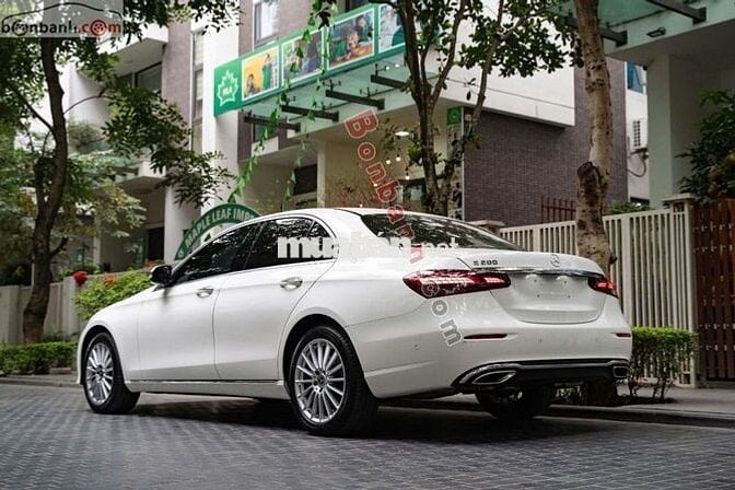 E200 Exclusive 2022 cực mới