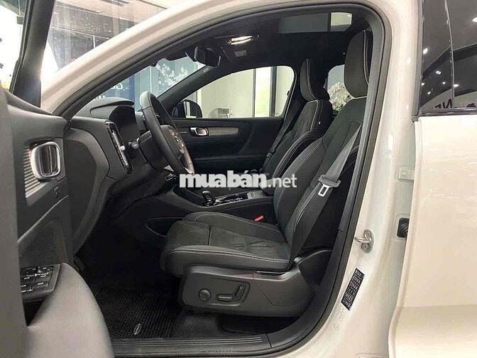 Volvo_XC40_B5_RDesign Model 2024 Bank 90%