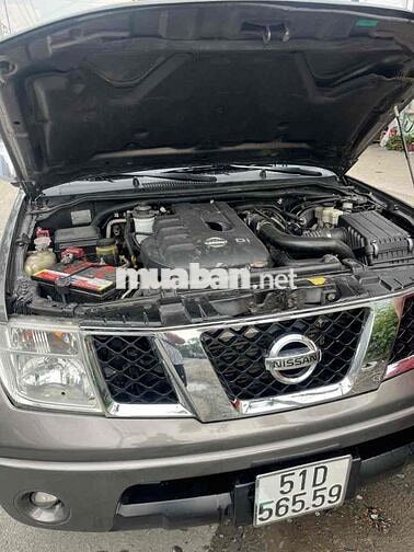 Nissan Navara 2013 LE 2.5MT 4WD - 220000 km