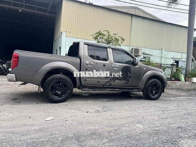 Nissan Navara 2013 LE 2.5MT 4WD - 220000 km