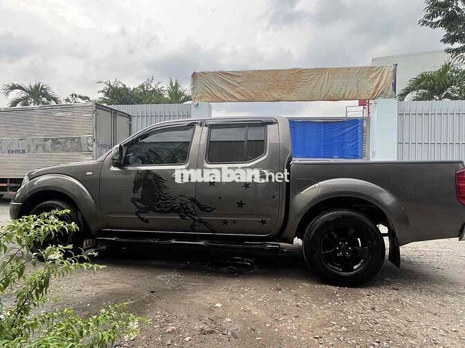 Nissan Navara 2013 LE 2.5MT 4WD - 220000 km