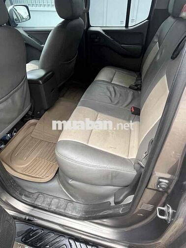 Nissan Navara 2013 LE 2.5MT 4WD - 220000 km