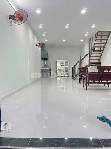 Cho thuê nhà 100m2 ( 4.8 x 21m ) sân 5m , 1 lầu , 2 PN / 2WC