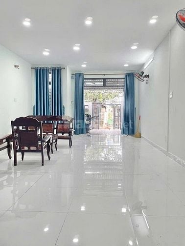 Cho thuê nhà 100m2 ( 4.8 x 21m ) sân 5m , 1 lầu , 2 PN / 2WC