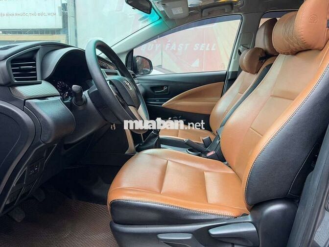 Toyota Innova 2017 2.0E số sàn, màu xám,1 chủ