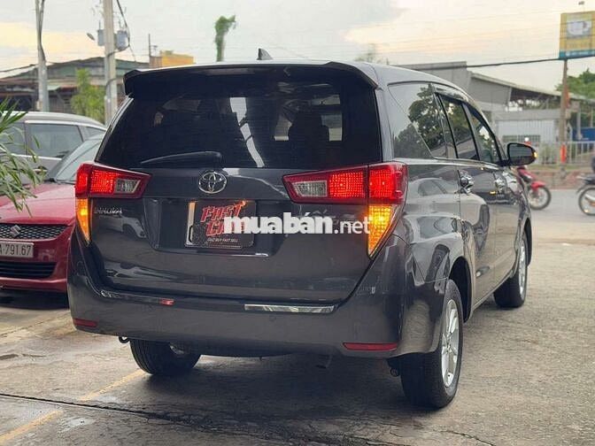 Toyota Innova 2017 2.0E số sàn, màu xám,1 chủ