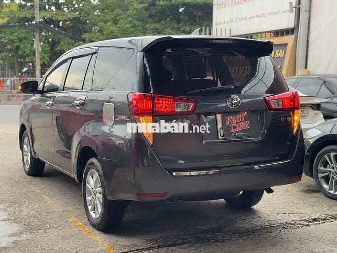 Toyota Innova 2017 2.0E số sàn, màu xám,1 chủ